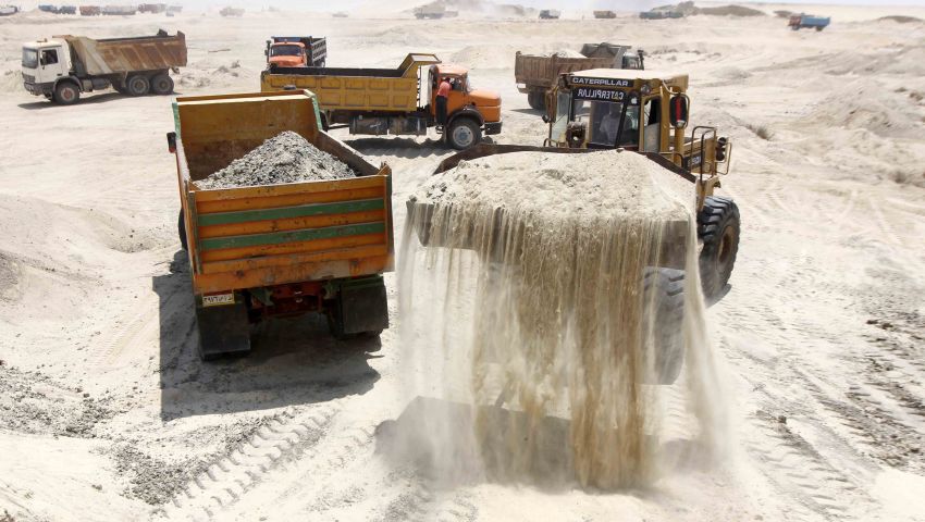 فيس بوك يسخر من اختراع يحفر قناة السويس في أسبوع